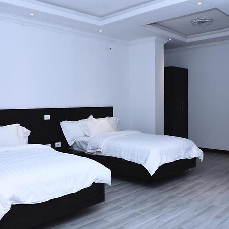 Yellow Apple Hotel Addis Abeba Esterno foto