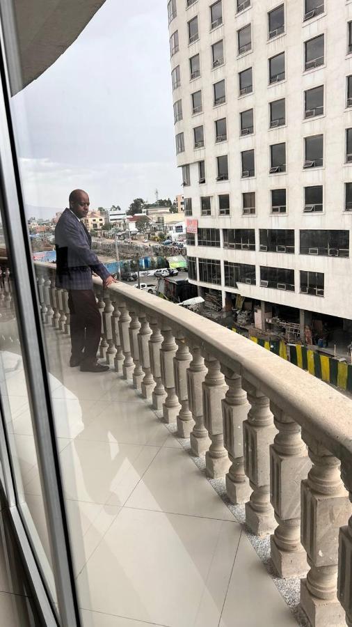 Yellow Apple Hotel Addis Abeba Esterno foto