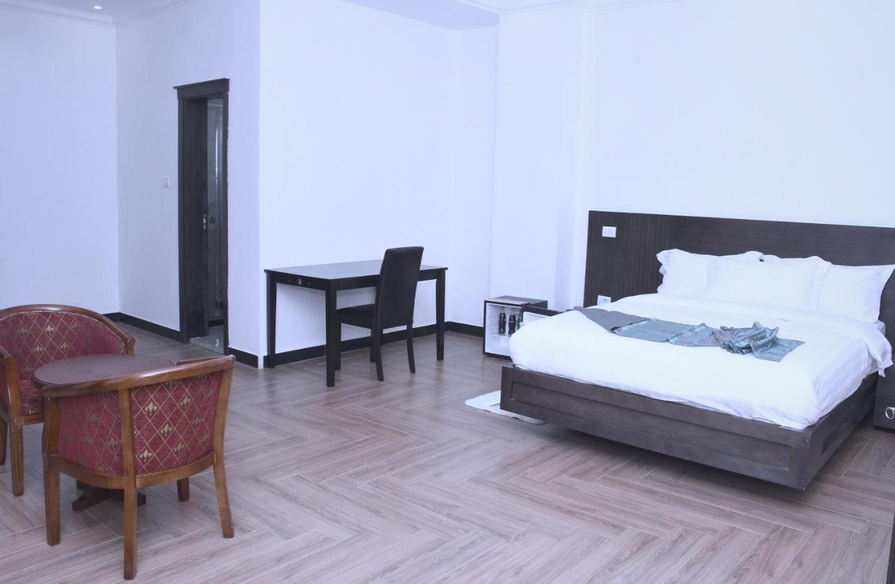 Yellow Apple Hotel Addis Abeba Esterno foto